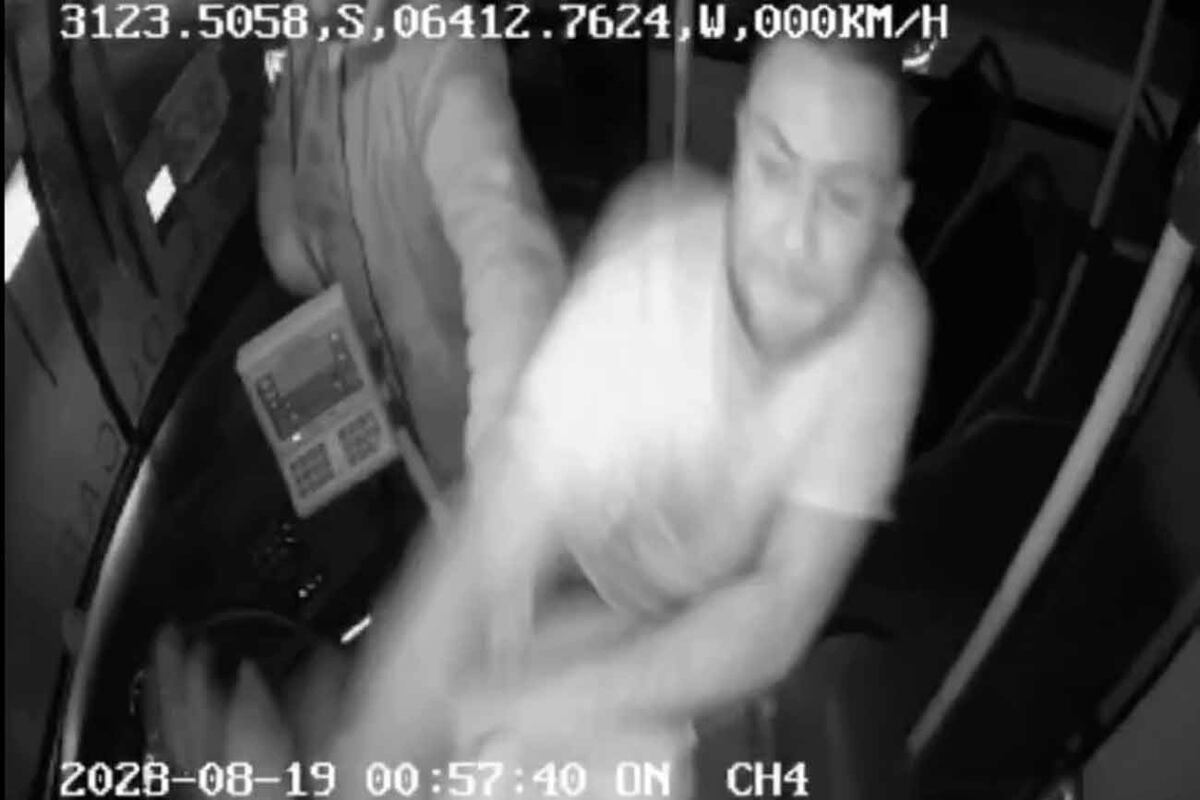 na pasajera que no quería pagar agrede a la conductora. Calle Rafael Nuñez pasando el Bar de La Mona. (Municipalidad de Córdoba)