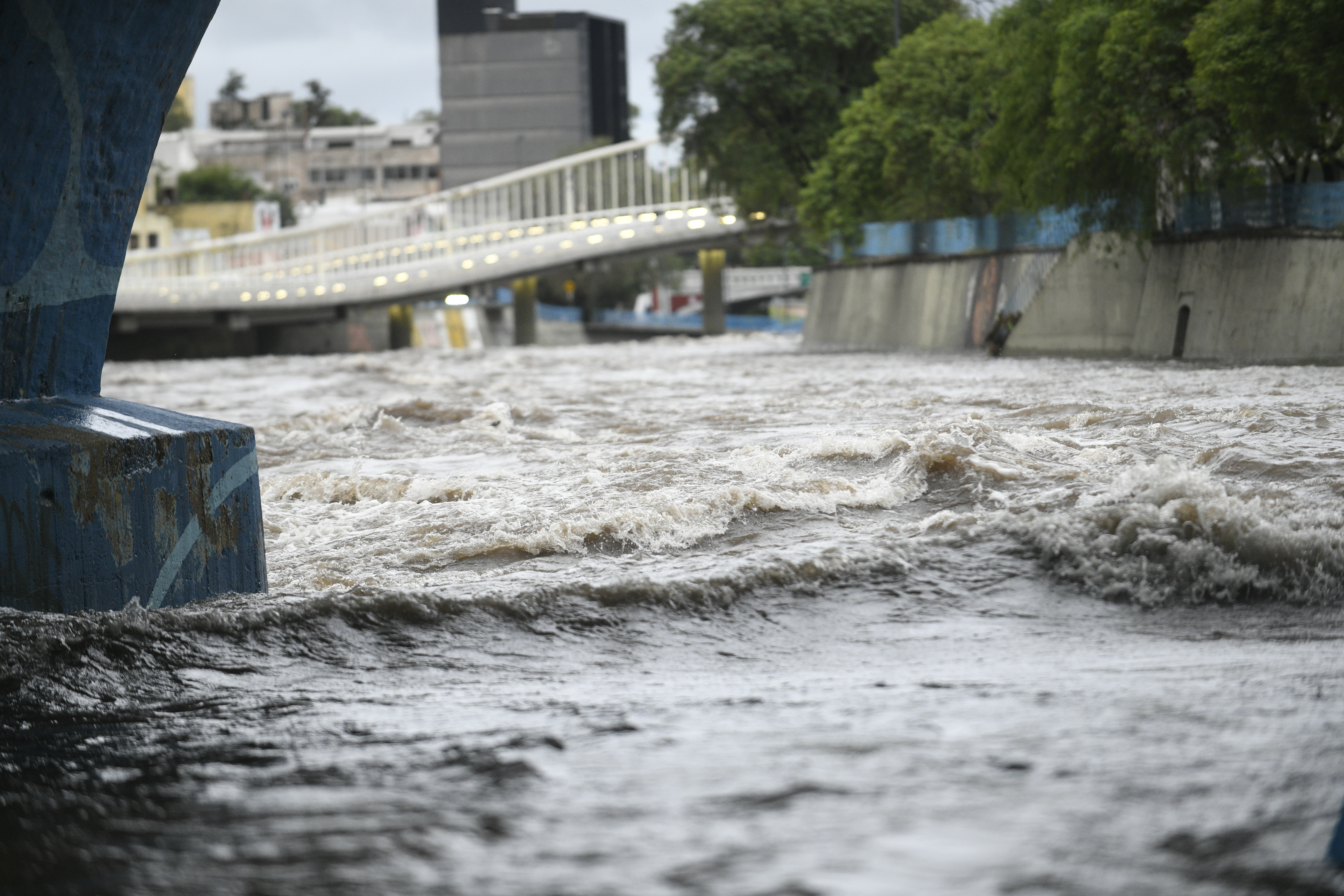 Estado del río Suquía en su paso por la ciudad después de las lluvias. (Javier Ferreyra / La Voz)