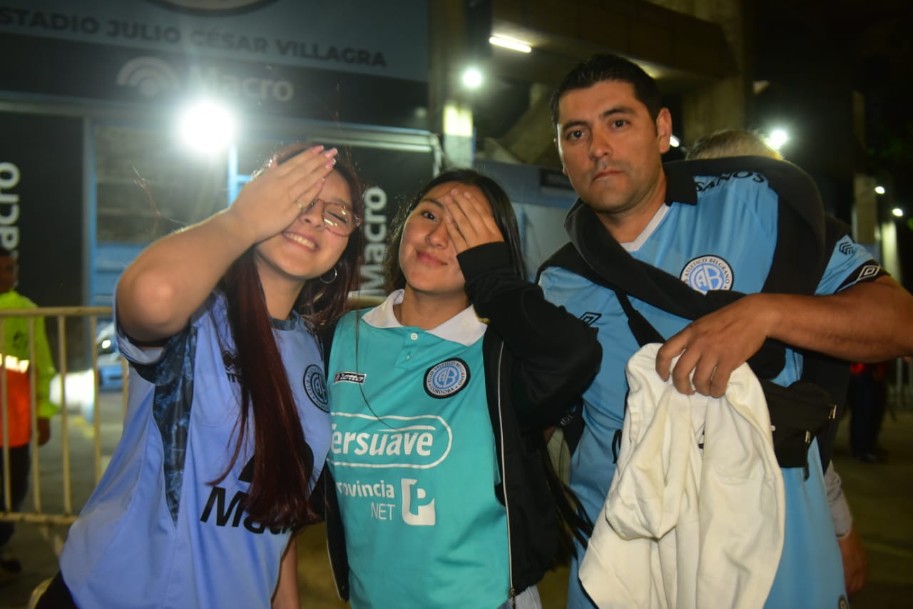 Cara 'e Cancha de Belgrano en la previa del partido con Estudiantes en el estadio Gigante de Alberdi. (Nicolás Bravo / La Voz)