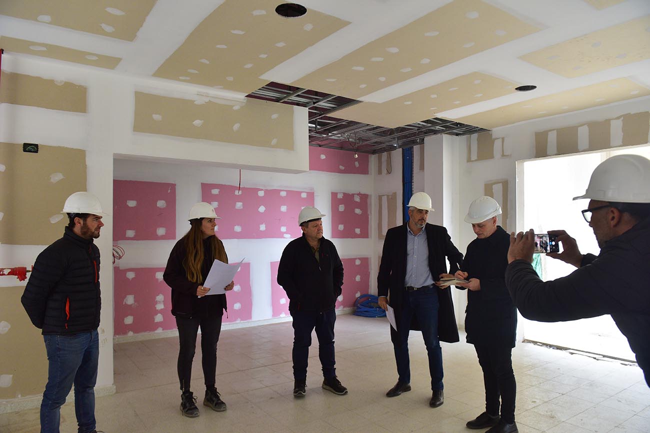 Recorrida por la obra del nuevo Hospital del Noroeste Barrio Policiales / Arguello . Junto al ministro de Salud Ricardo Pieckestainer. (josé Gabriel Hernández / La Voz)