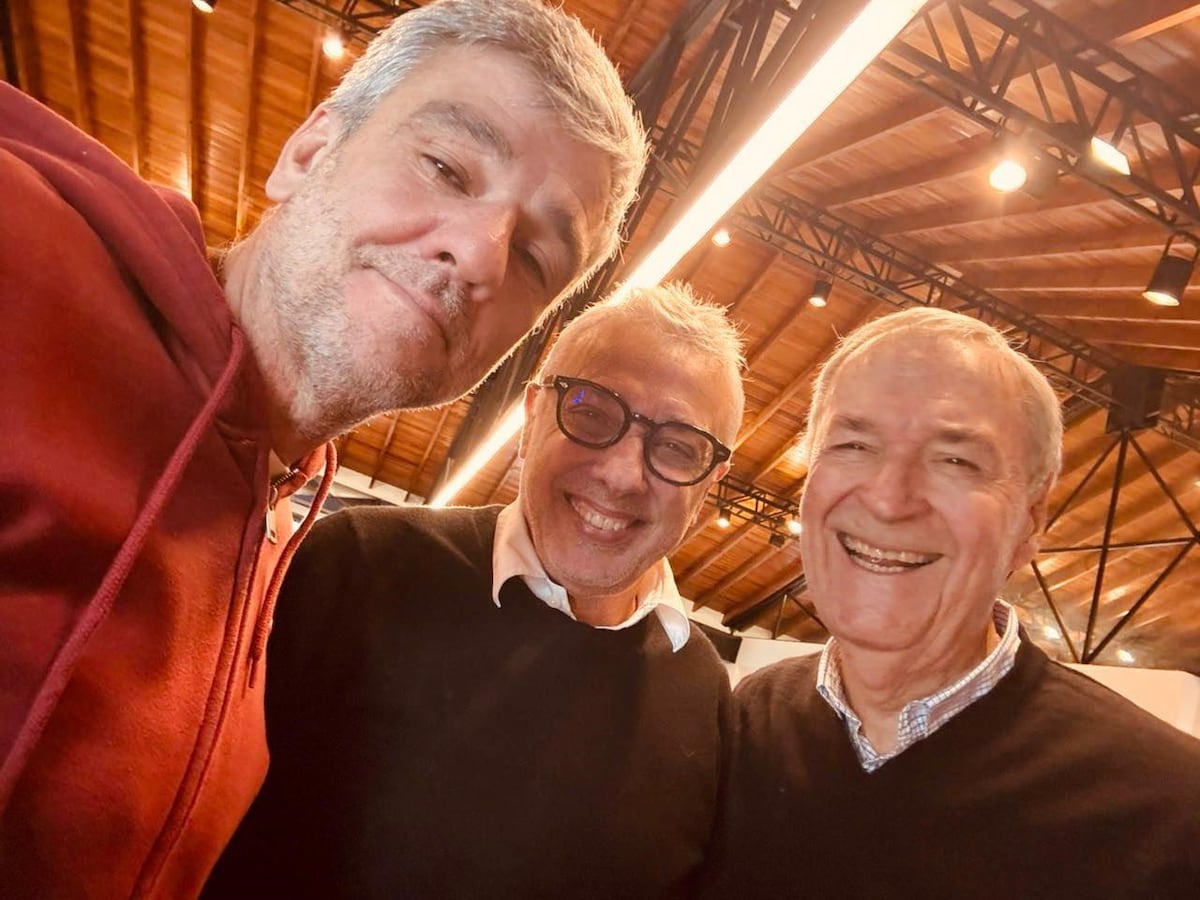 Armadores. Juan Zabaleta, exintendente de Hurlingham; Julio Zamora, intendente de Tigre, y Juan Schiaretti, durante un encuentro con dirigentes bonaerenses que se realizó este miércoles.