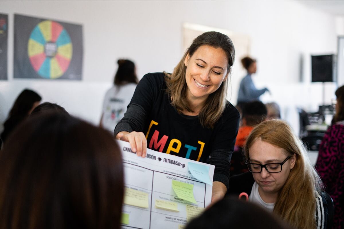 El FuturaCamp busca formar y potenciar la ciencia y tecnología en mujeres y diversidades de género.