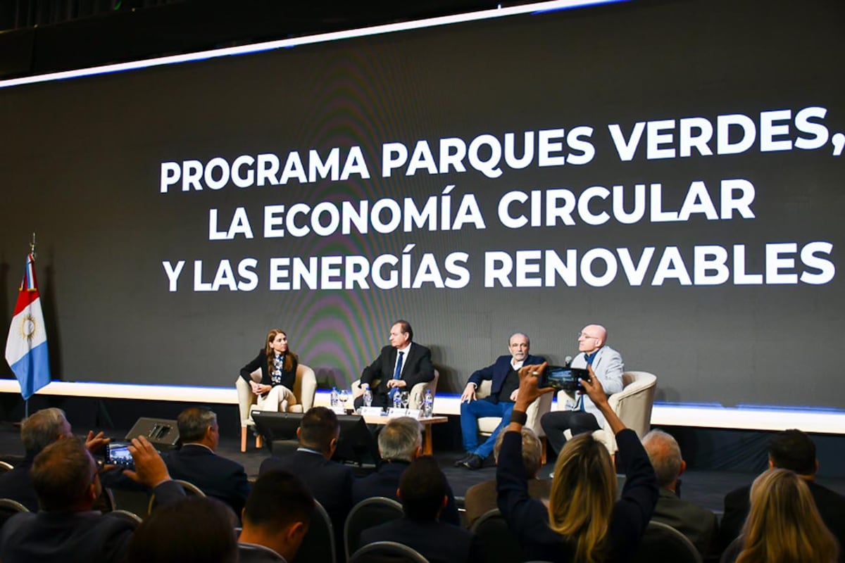 Durante el panel en la expo, la ministra Victoria Flores resaltó que “producir cuidando la casa común” es una decisión política y una oportunidad de competitividad.