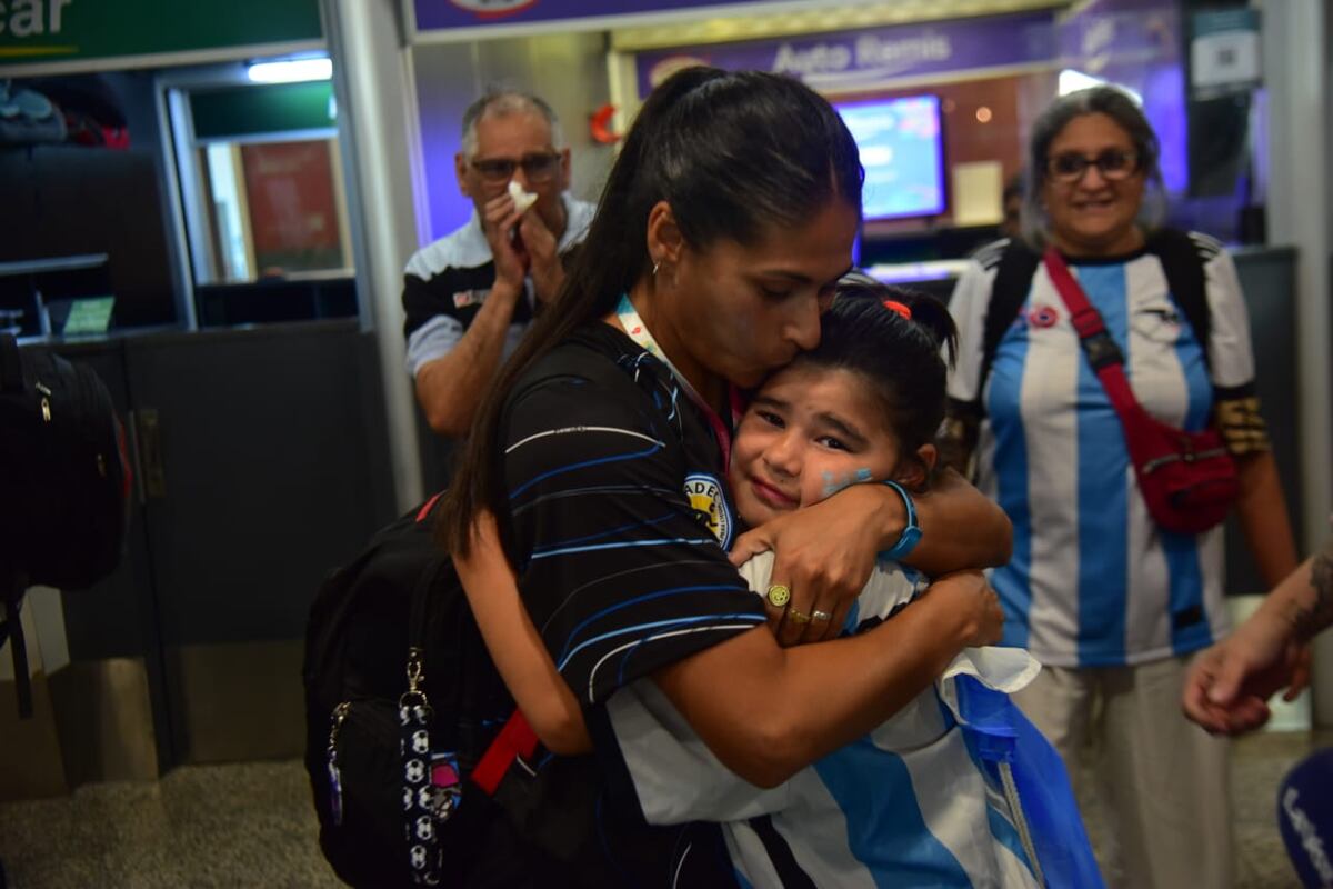 Las Murciélagas llegaron a Córdoba tras conquistar su segunda Copa del Mundo. (Javier Ferreyra / La Voz)