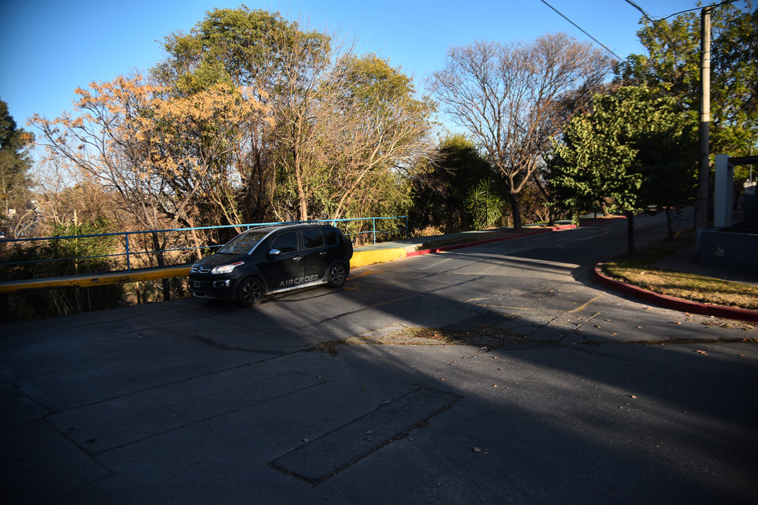 Barrio Urca con problemas de inseguridad. Vecinos se quejan de poca presencia policial y malezas que favorecen los robos Foto: (Pedro Castillo / La Voz)