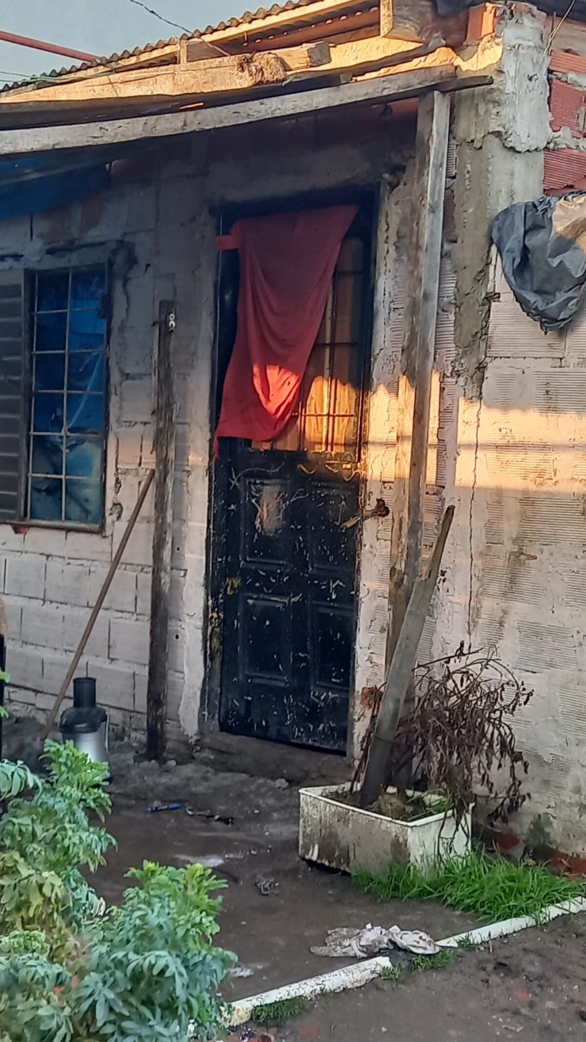 Horror en La Plata: encerró a su novia, incendió la casa y los vecinos lograron salvarla. (Gentileza)