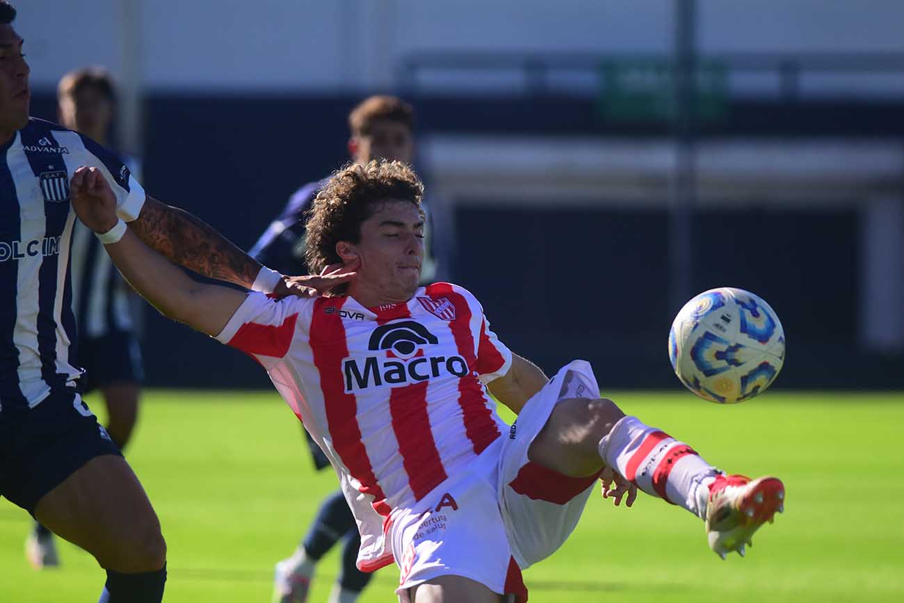 Manuel "Rulo" Avellaneda, lateral izquierdo de la Reserva de Instituto. (José Gabriel Hernández / La Voz)