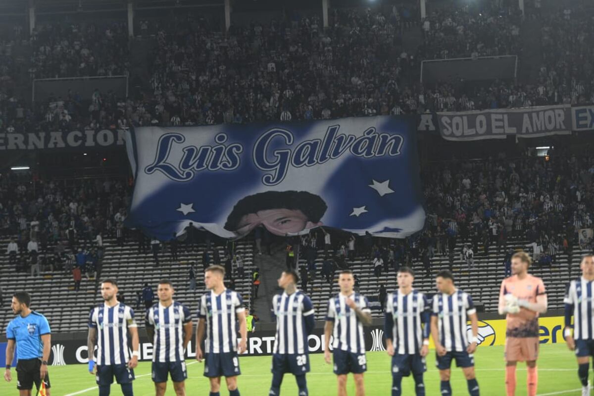 Homenaje a Luis Galván en Talleres-Libertad. (Javier Ferreyra / La Voz).