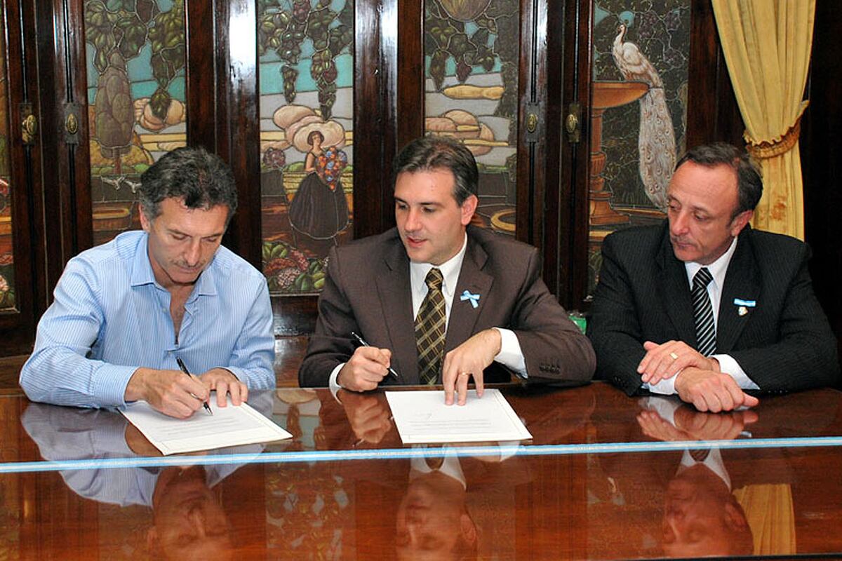 Viejos conocidos. En 2010, el por entonces jefe de Gobierno de la ciudad de Buenos Aires firmó convenios de cooperación con quien era intendente de San Francisco, Martín Llaryora.