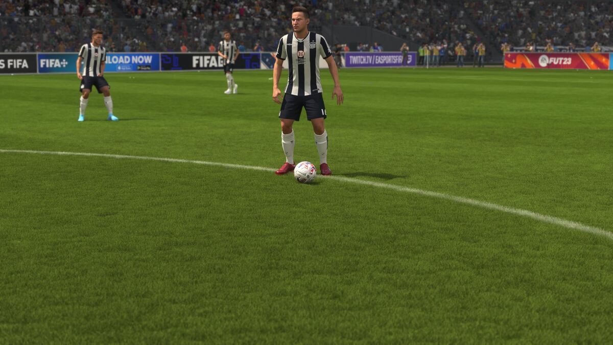 Capturas de imágenes en una Playstation 5 de cómo se ve Talleres en el videojuego Fifa 23.