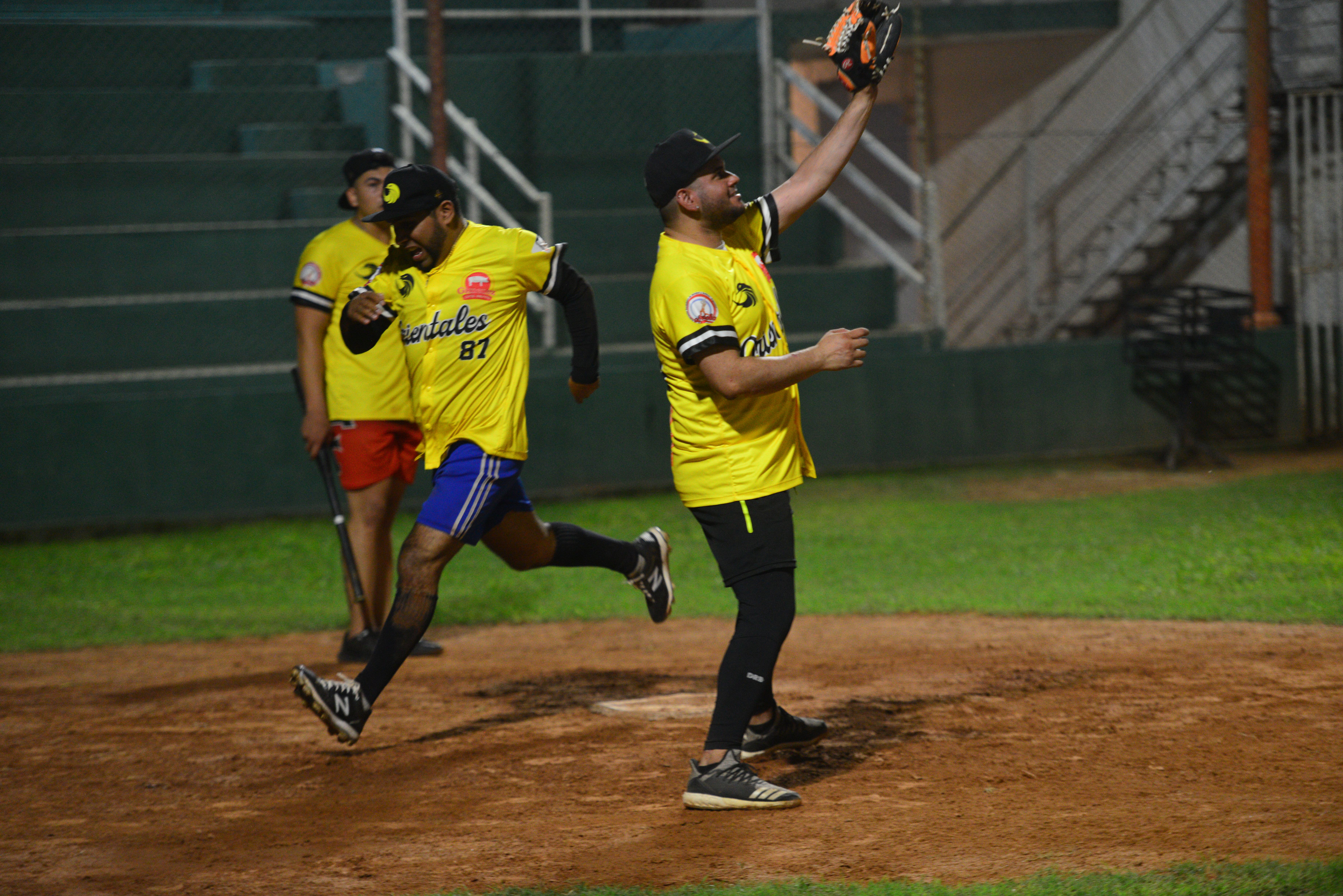 El equipo de béisbol Orientales está conformado por venezolanos que viven en Córdoba y participan en la liga provincial de béisbol. Entrenan en el Club Dolphins. (Javier Ferreyra / La Voz)