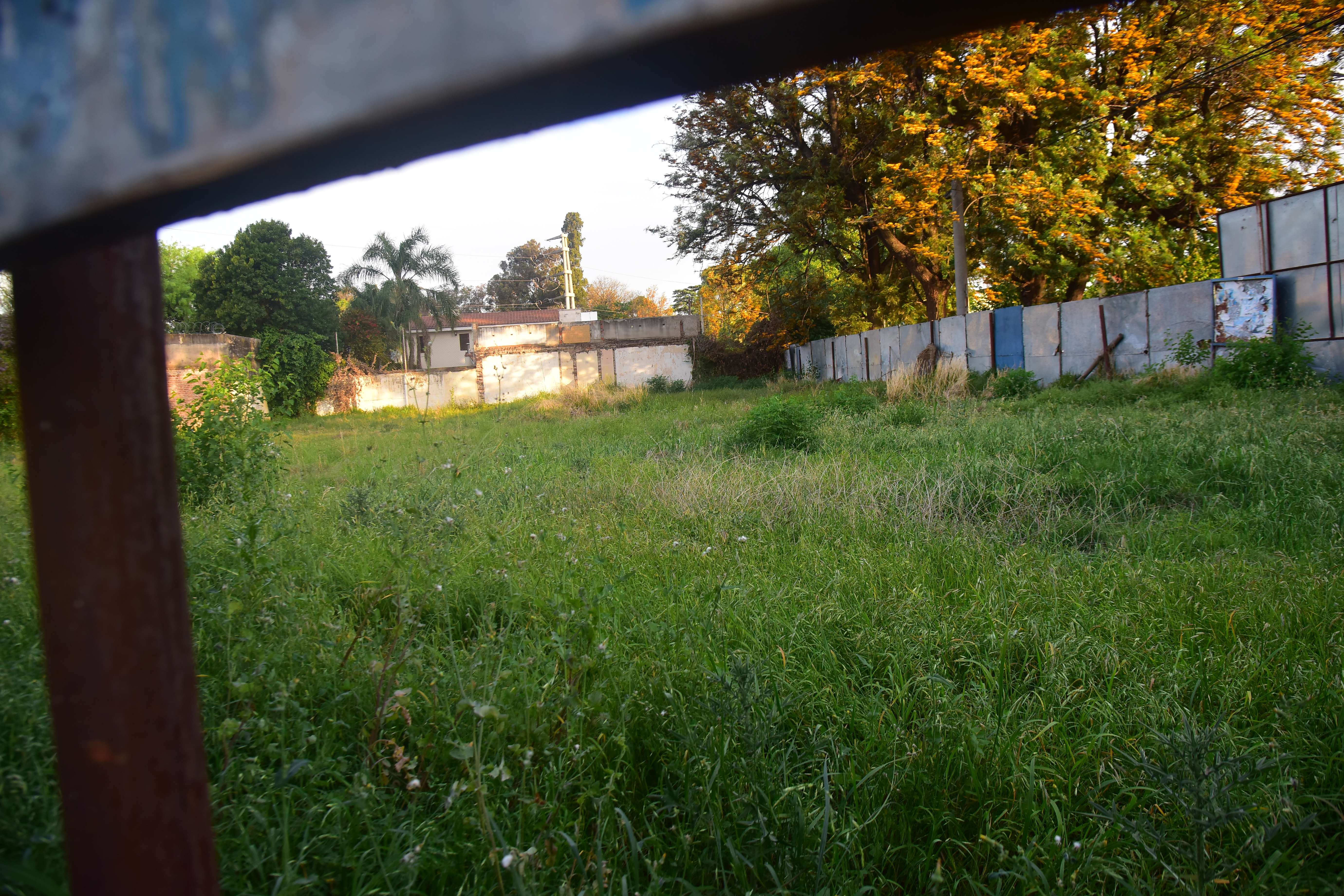 Un grupo de vecinos de barrio Jardín Espinosa en zona sur de la ciudad se quejan de un amparo que no les permite vender sus casas por una prohibición de demoler o construir. (Javier Ferreyra / La Voz)