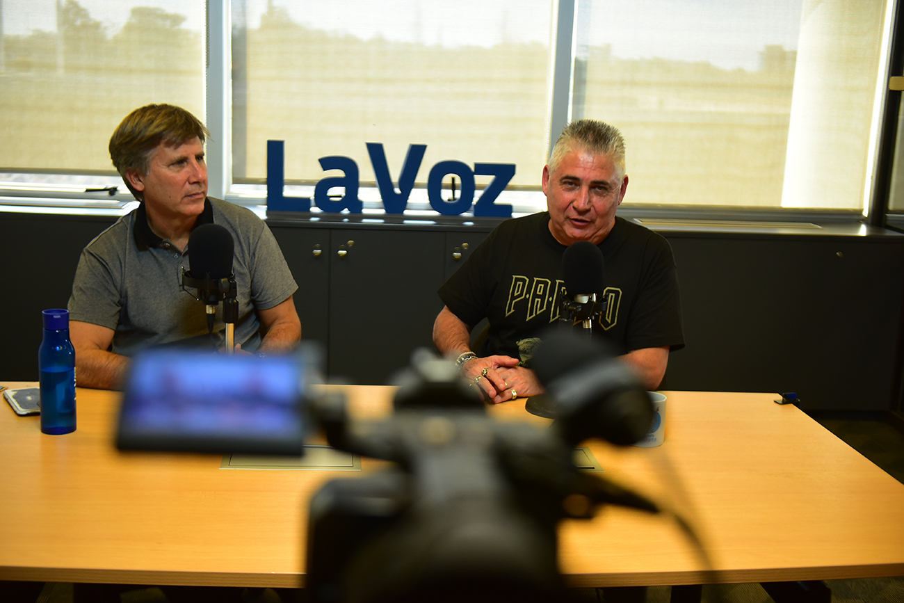 Podcast de Belgrano junto a los periodistas de deportes de La Voz del Inteiror Joaquín Balbis y Pablo Ocampo. (José Gabriel Hernández / La Voz)