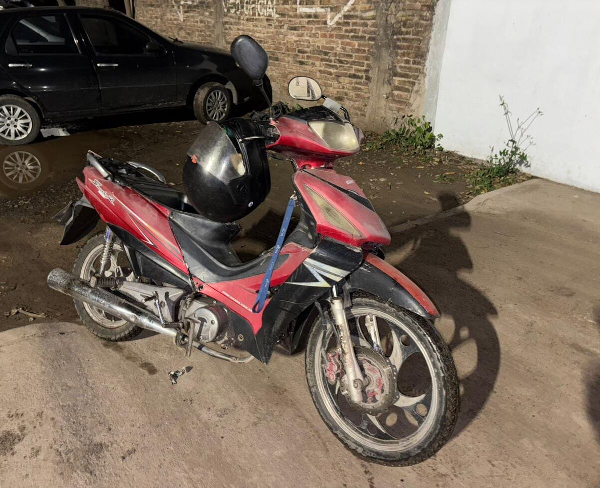 Balazos, gritos y desesperación: jubilado caminaba con muletas y fue abordado por un motochoro (Gentileza)