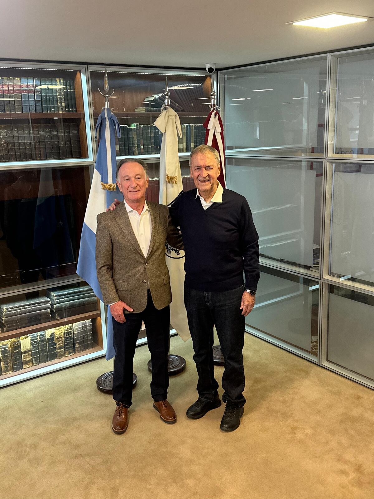 Definición. Juan Schiaretti, junto a Gustavo Weiss, presidente de la Cámara de la Construcción. El exgobernador volvió a cuestionar las políticas económicas del Gobierno nacional.