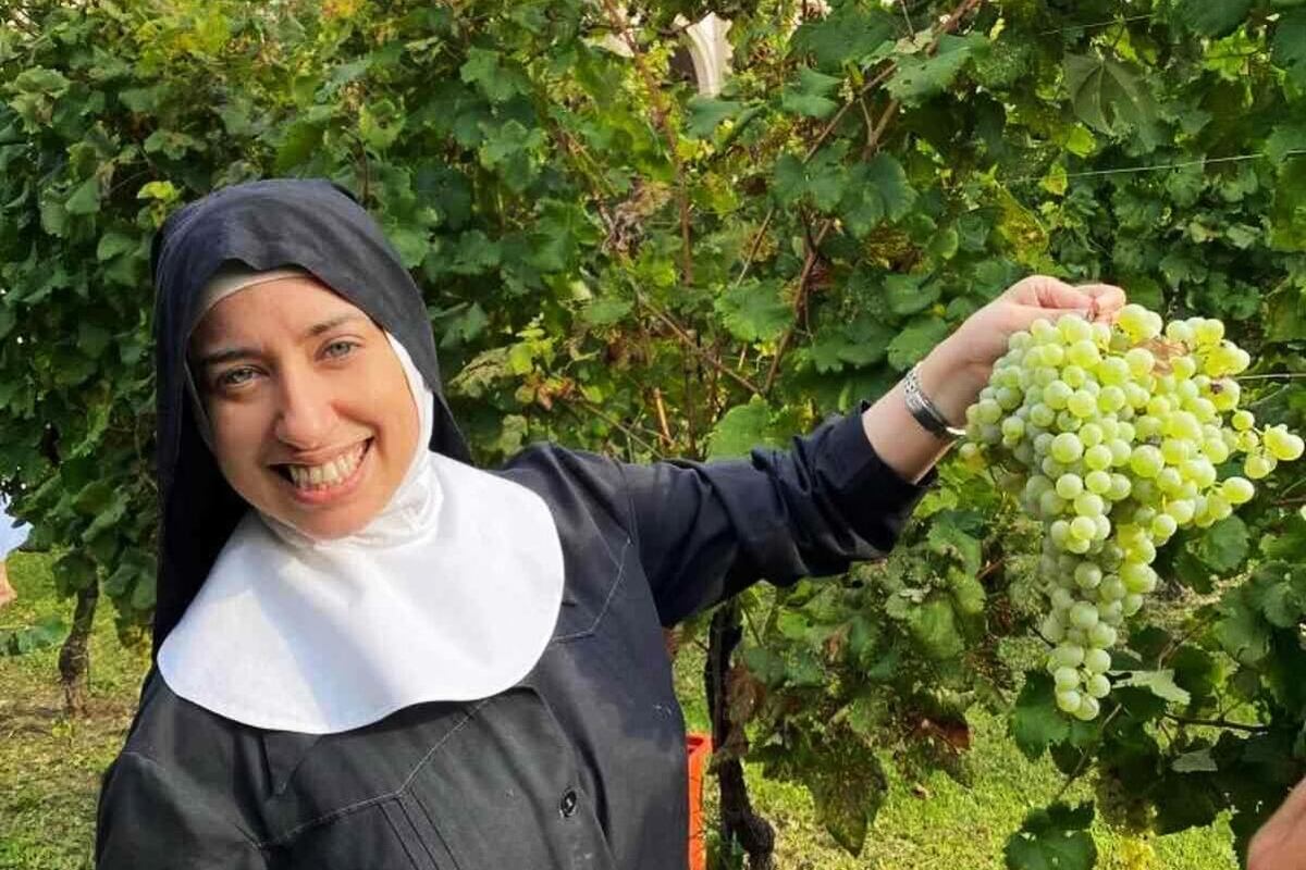 Aline Pereira Ghammachi, una religiosa brasileña de 41 años, denunció que fue expulsada del monasterio por su belleza.