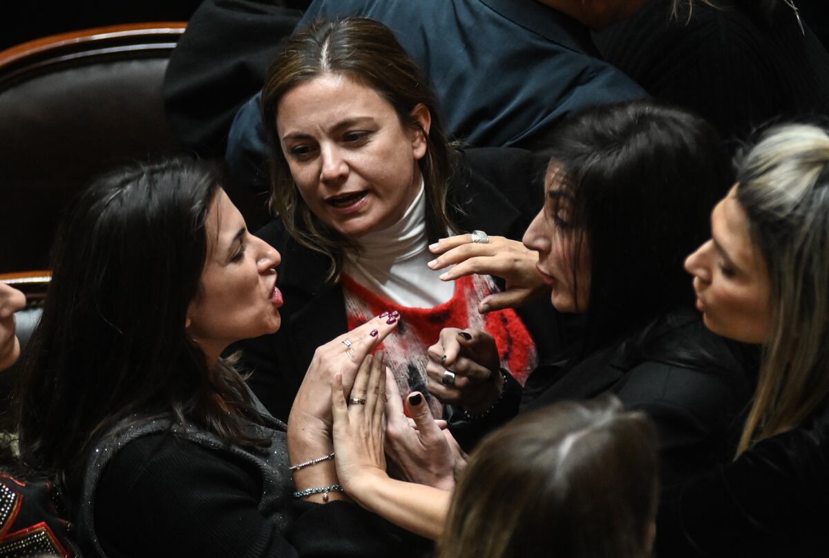 Escándalo en Diputados. Se cayó la sesión por las peleas entre legisladores kirchneristas y libertarios. (Gentileza Clarín)