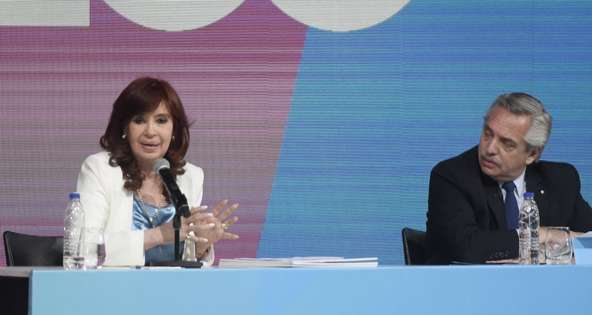 Alberto Fernández
Cristina Fernández De Kirchner
Pablo Gonzalez
YPF 100 AÑOS
Foto Federico Lopez Claro