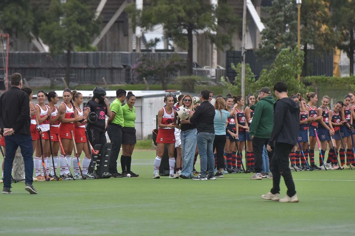 El reconocimiento en la previa del encuentro entre Universitario y La Tablada. (Facundo Luque / La Voz)