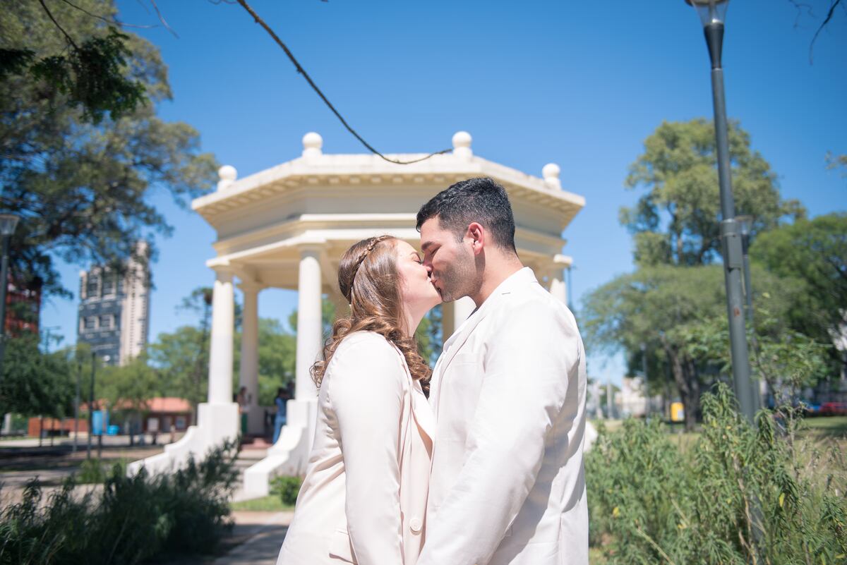 Casamiento en el Parque Las Heras-Elisa. (Municipalidad de Córdoba)