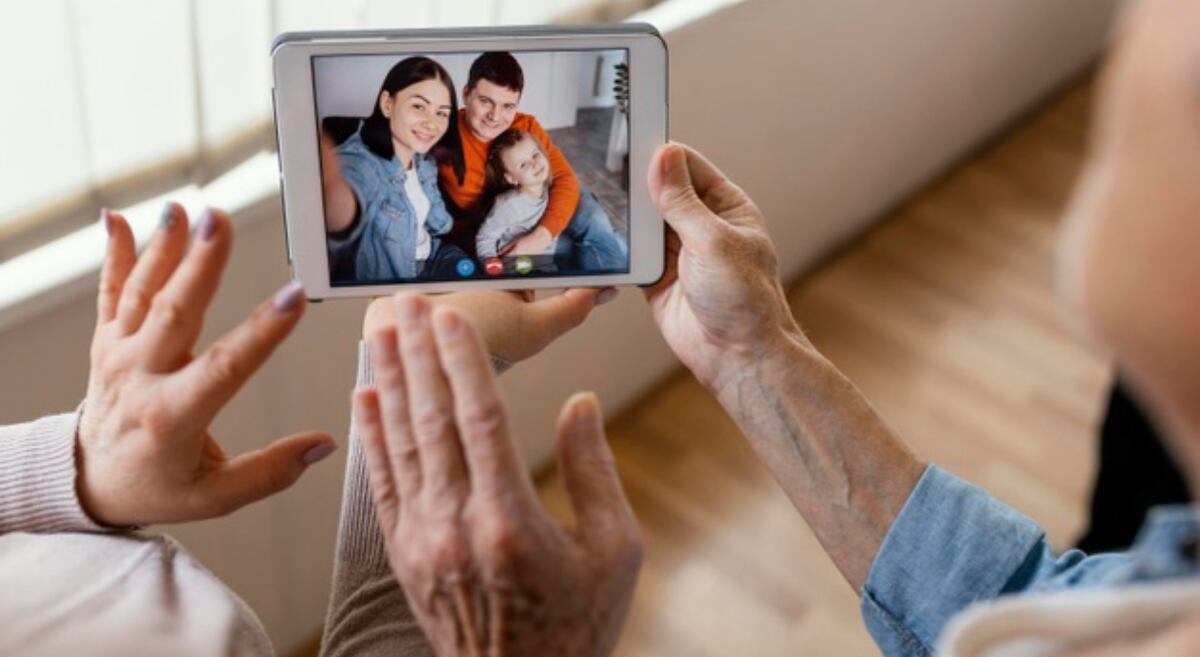 ¿Qué mejor regalo que un producto tecnológico que permita conectar a toda la familia? (Foto: Freepik)
