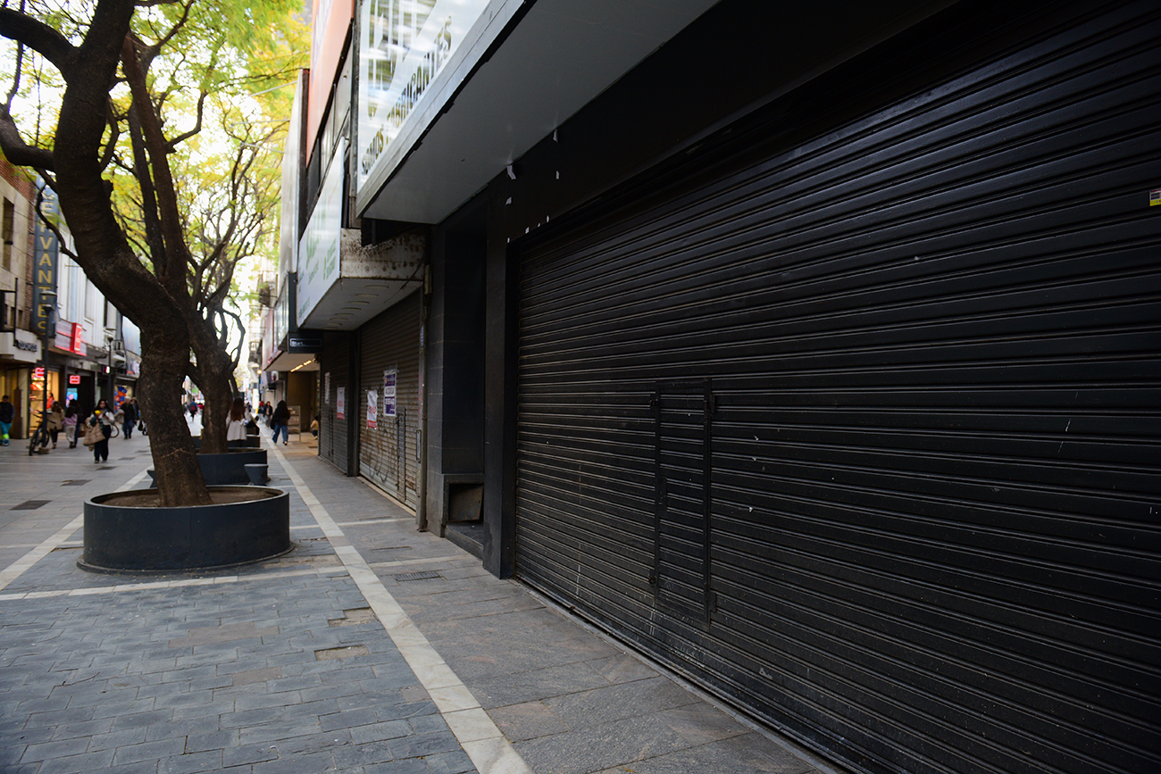 Comercios cerrarán sus puertas el lunes. (José Gabriel Hernández / La Voz)