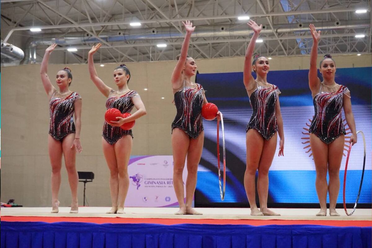 Las representantes en la modalidad conjunto de Club Municipalidad que estarán compitiendo en el Mundial de Gimnasia Rítmica. (Gentileza Club Municipalidad)