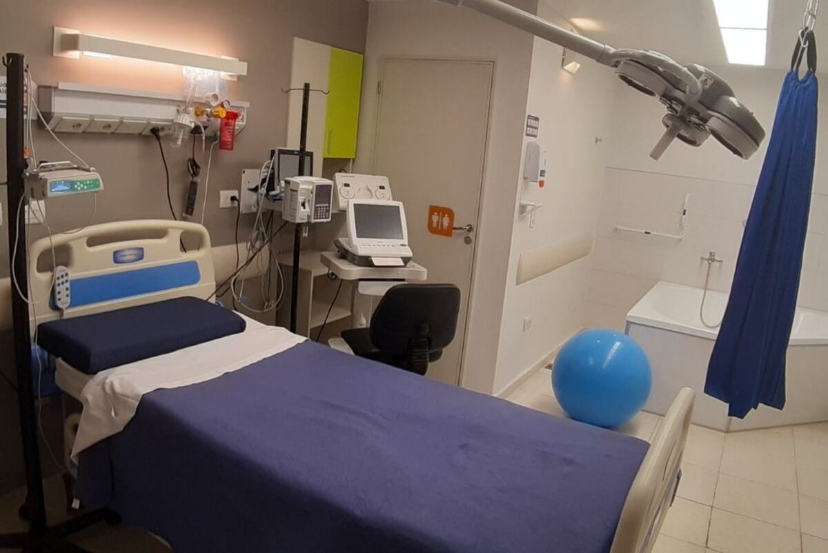 REESTRUCTURACIÓN. Las salas están preparadas para aquellas pacientes  
que pretendan transcurrir su trabajo de parto con mínima intervención. (Foto: Clínica Universitaria Reina Fabiola)