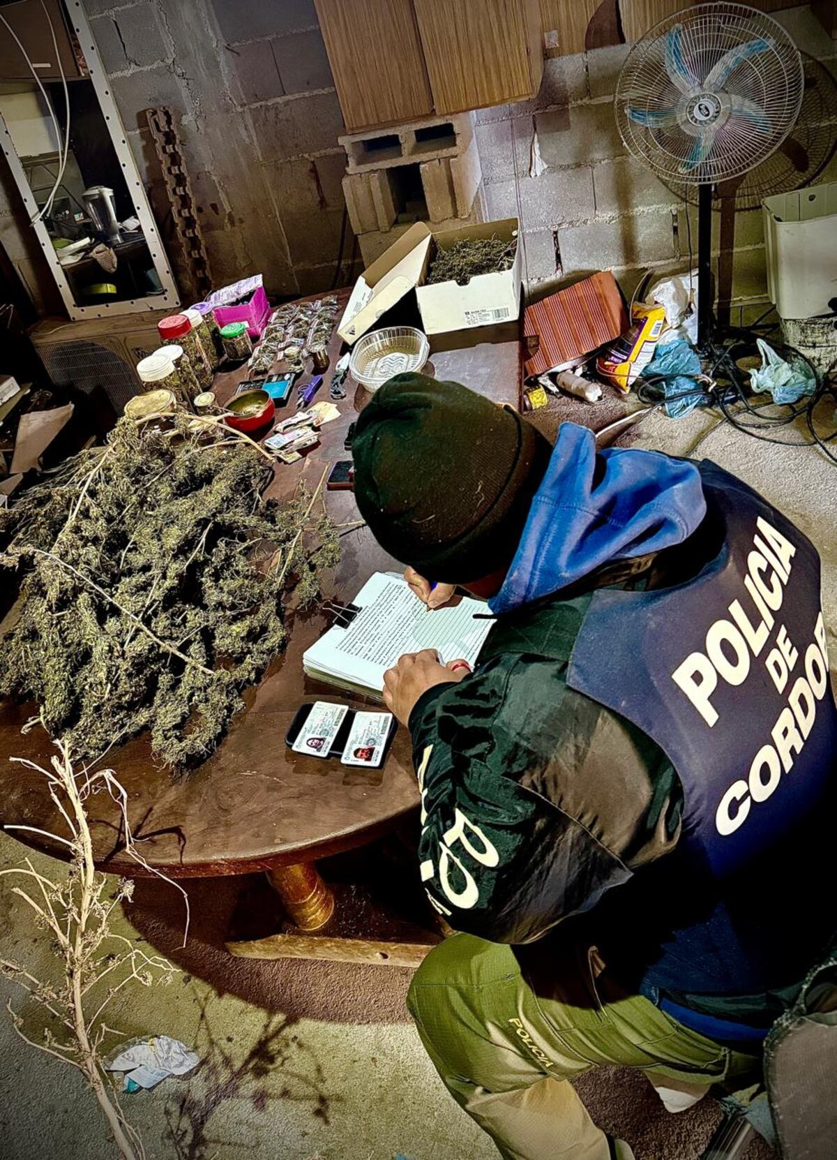 Secuestro de droga y otros elementos. (Policía)