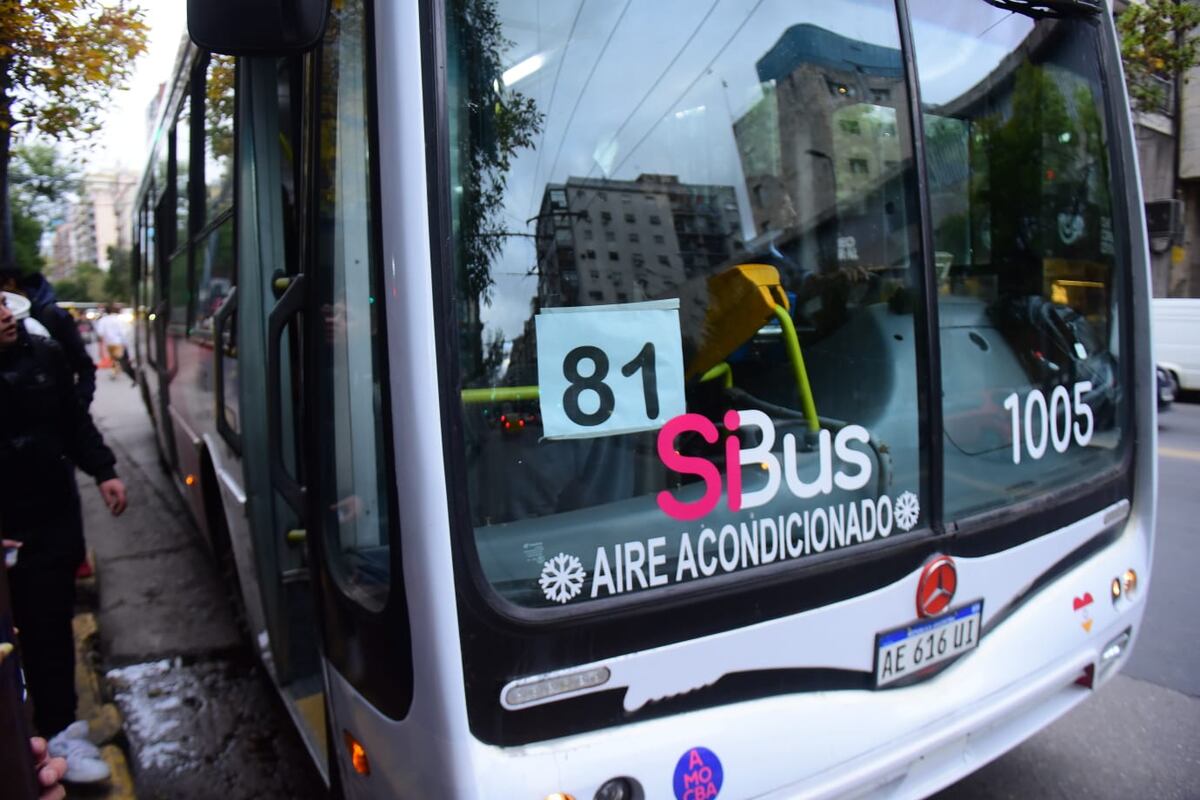 Los colectivos de SiBus comenzaron a recorrer las calles de la ciudad de Córdoba. (Javier Ferreyra)