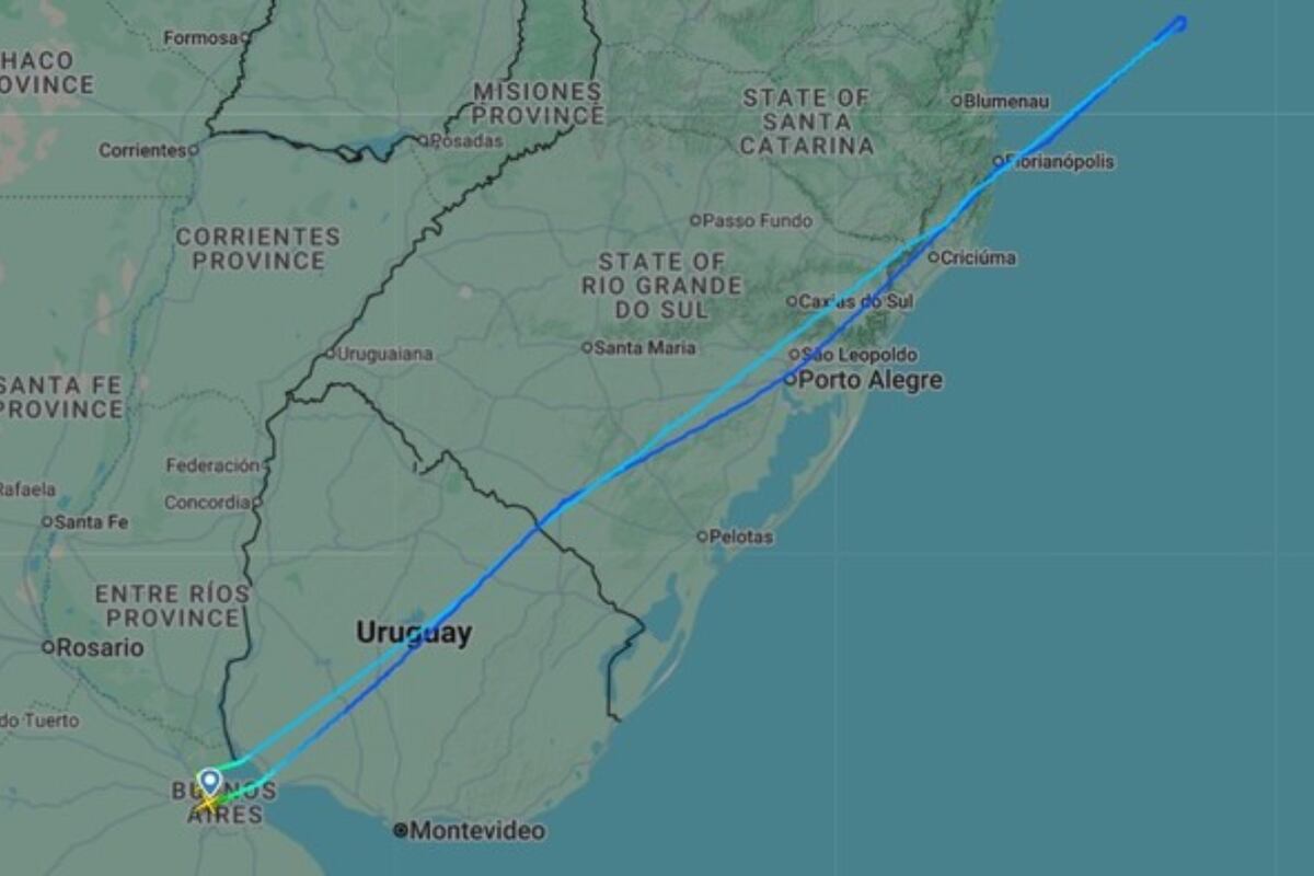 El Hércules TC-66 de la Fuerza Aérea Argentina pegó la vuelta pocos kilómetros al norte de Florianópolis, en Brasil. Foto FlightRadar