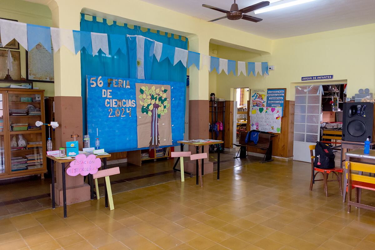 La escuela de Colonia Anita. Prolija y con una sola docente para todos los grados. Los alumnos habita zonas rurales cercanas. (La Voz)