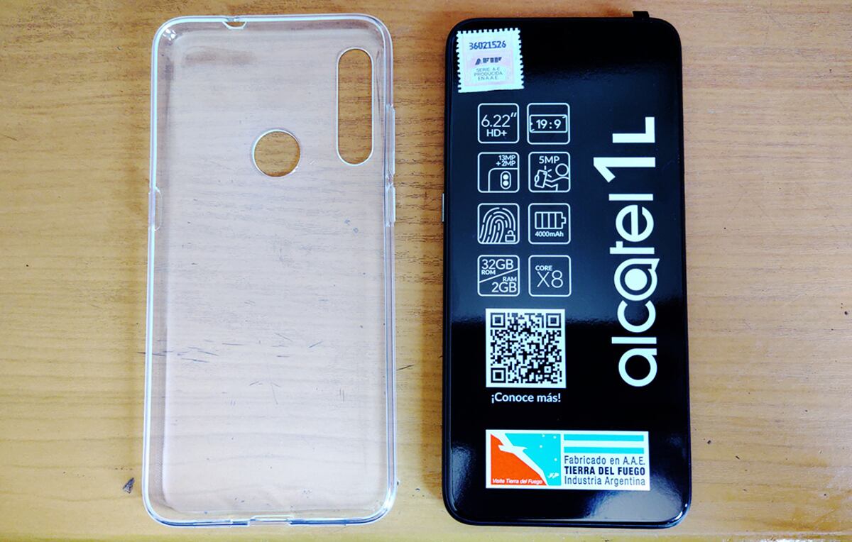 La presentación inicial del 1L con su funda de silicona.