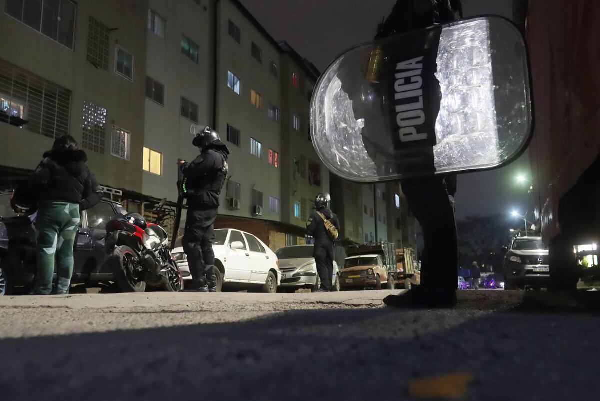 Operativo con detenidos. (Policía de la Ciudad)