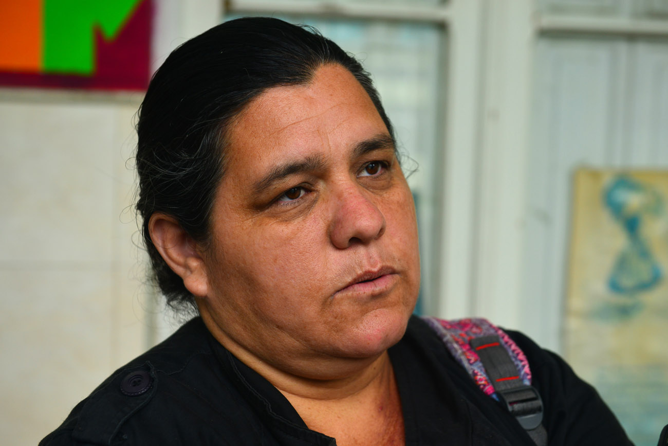 “Es muy lindo lo que hacen para que tengamos un momento de alegría y no estemos solas", dijo Fabiana Martínez (44), una mamá que tuvo su hija internada. (Nicolás Bravo / La Voz)
