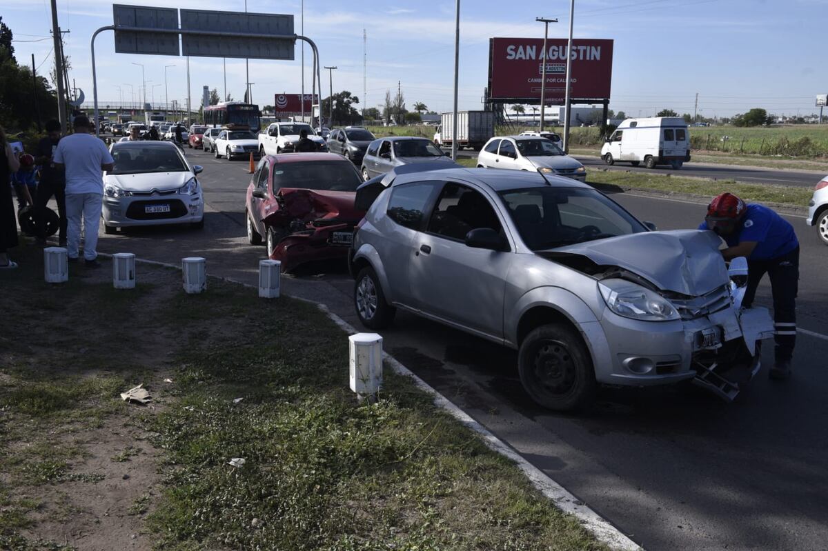 Siniestro vial en avenida La Voz del Interior al 5.500. (Ramiro Pereyra/La Voz)