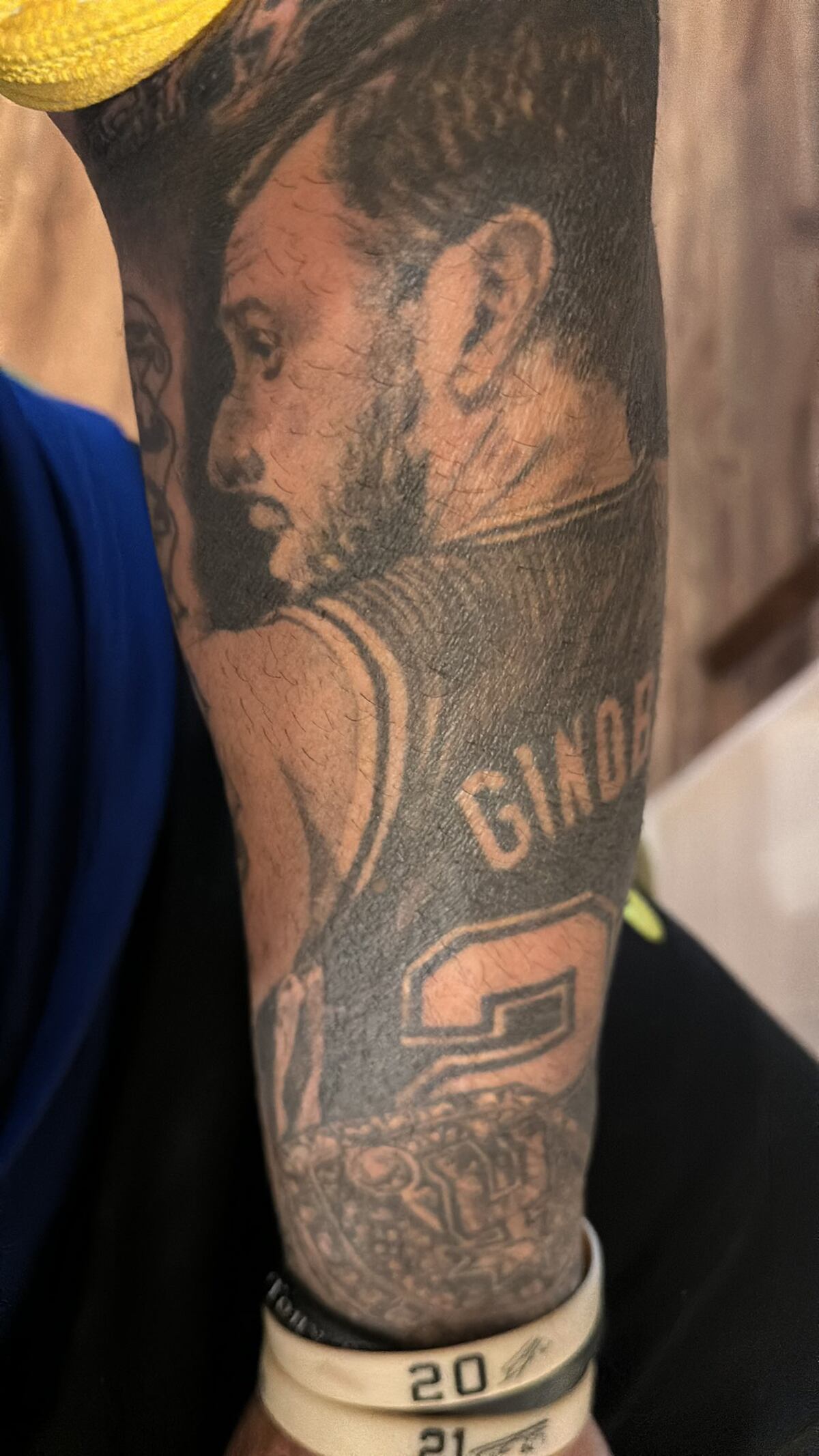 El tatuaje de Manu Ginóbili que tiene en el brazo Gustavo Kuzner. (Gentileza)