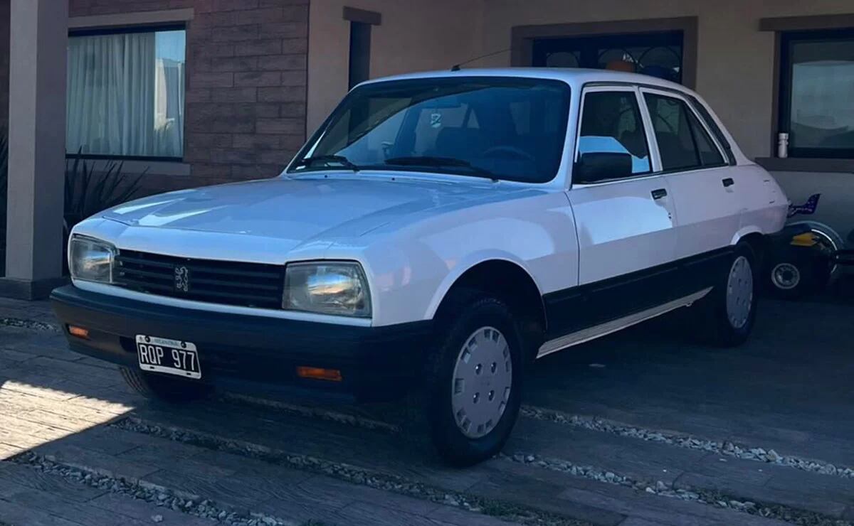 Una joya, el Peugeot 504 que tiene el kilometraje como si estuviera recién salido de la concesionaria. (Autotest)
