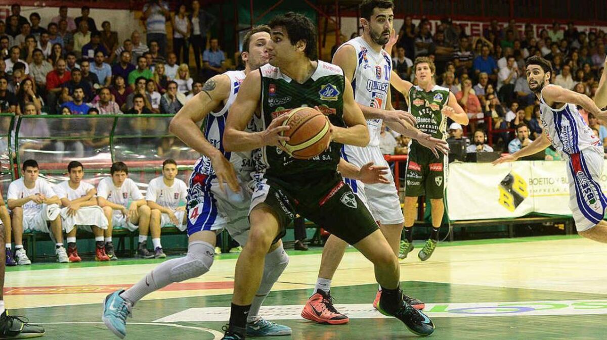 Luciano González regresa a Atenas. "El Chuzito" se sumará en 2026 al plantel conducido por José Luis Pisani que tiene el objetivo de salir del fondo. (La Voz)