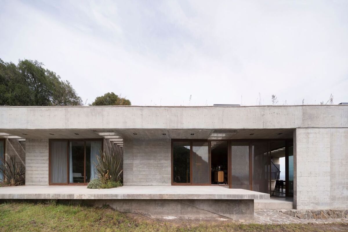 Casa FM - @alarciaferrer_arquitectos - @federicocairoli. / Ferrocons