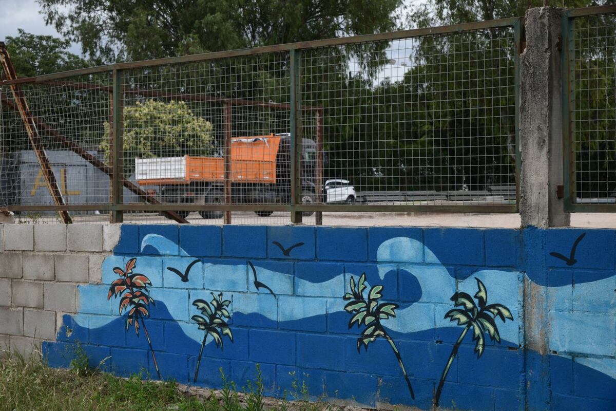 En el corralón continúan el trabajo pero se impone la preocupación entre los empleados. (Ramiro Pereyra/ La Voz),