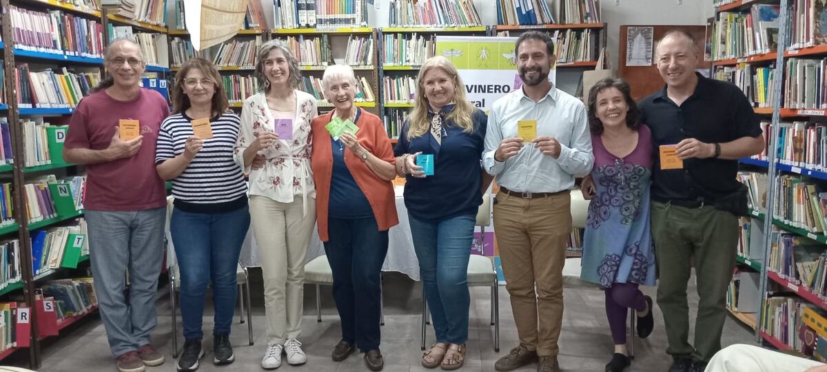 Presentación del "Adivinero Natural", en Cedilij, con Mariano Medina, Claudia Tejeda, Ana Hib, Mercedes Mainero, Viviana Aguirre, Daniel Mariani, Sole Rebelles, Juan Maieron (Foto gentileza Soledad Rebelles)