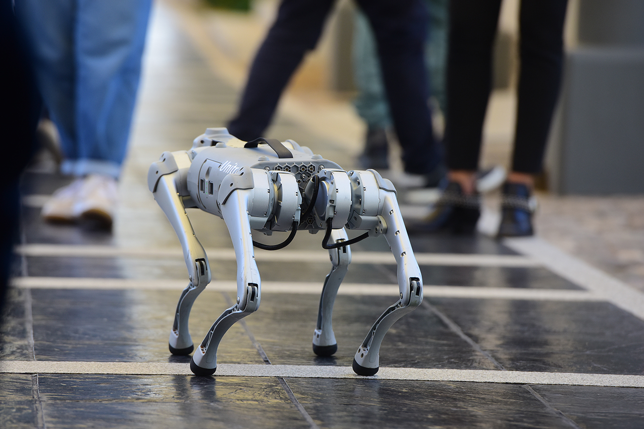 AUTONOMÍA. Las prestaciones del robot se pueden potenciar con inteligencia artificial para que realice tareas de manera autónoma. (José Gabriel Hernández / La Voz)