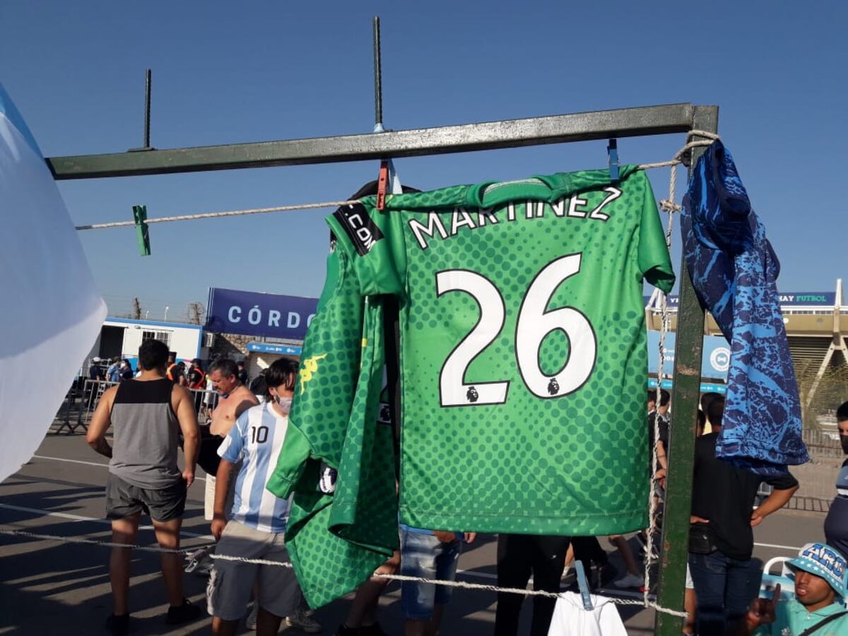 Locura por "Dibu" Martínez en Córdoba. (Foto: La Voz)