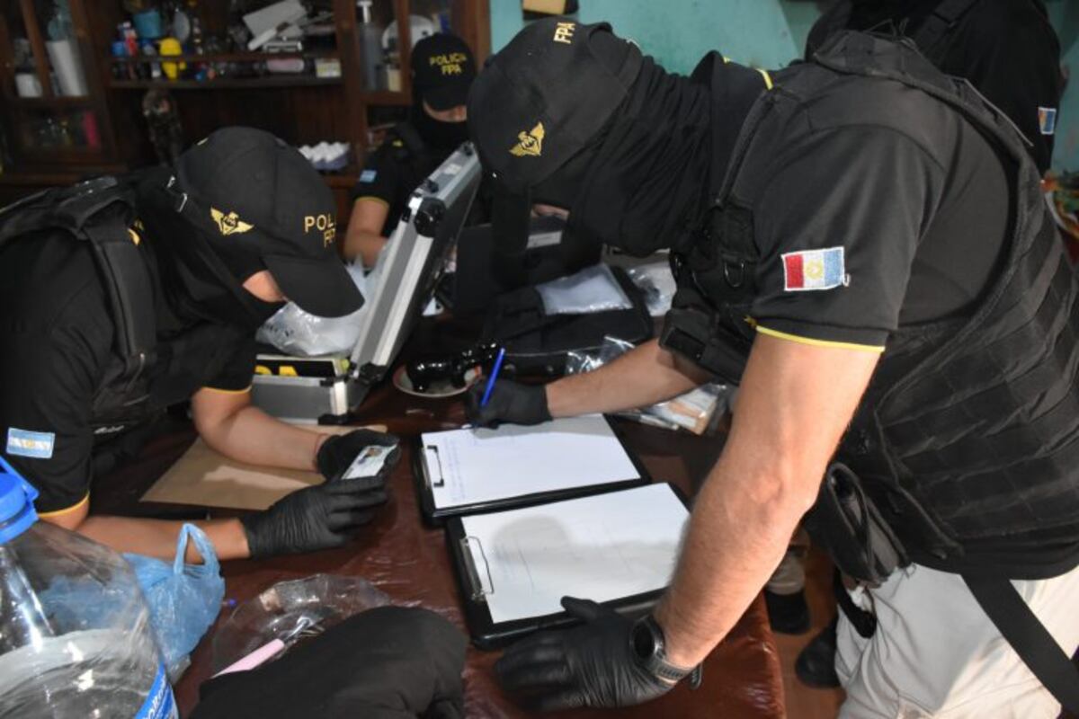 Fuerza Policial Antinarcotráfico efectuaron nueve allanamientos, detuvieron a seis personas y secuestraron estupefacientes en la ciudad de Córdoba y Malvinas Argentinas.