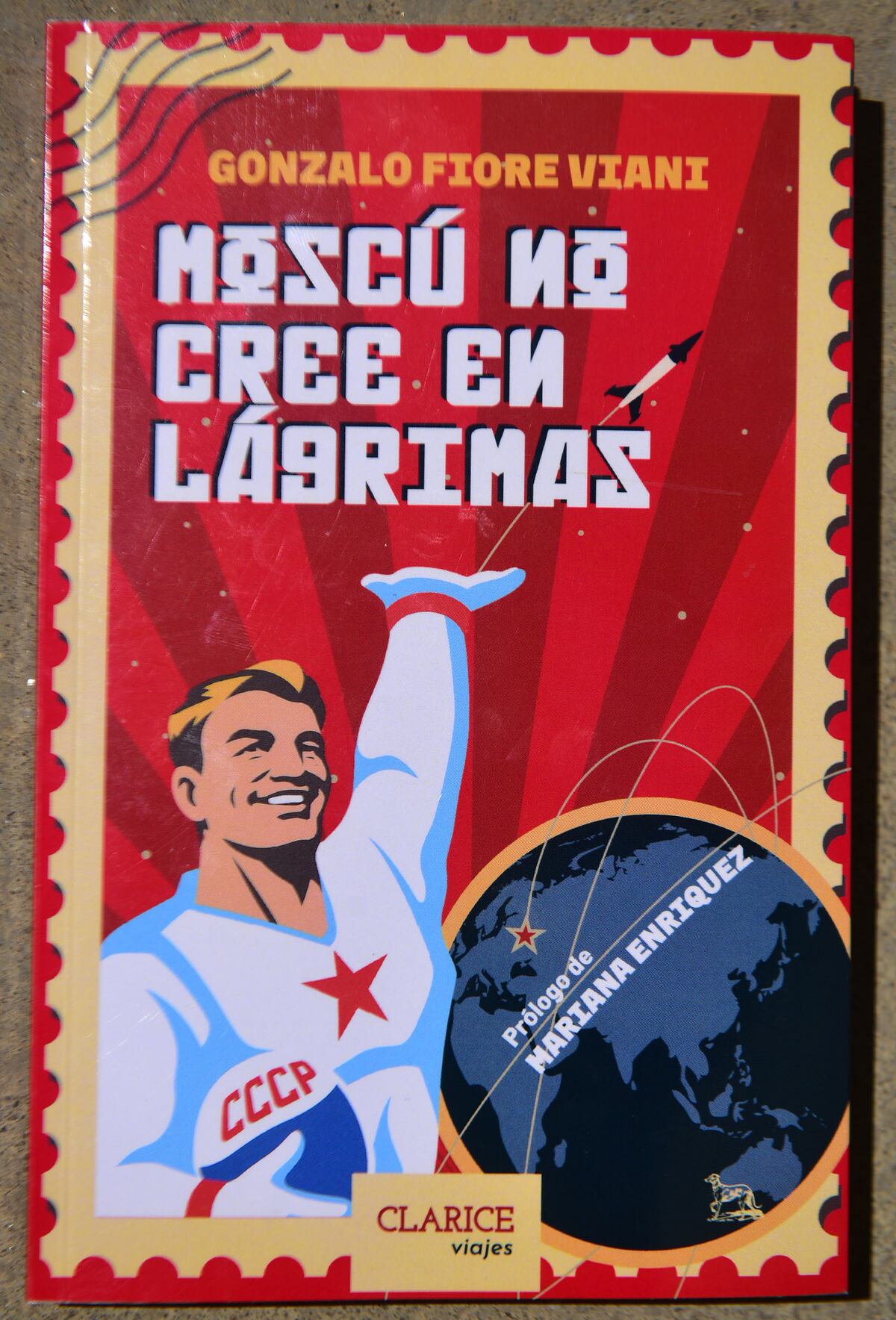 Moscu no cree en lágrimas, libro de Gonzalo Fiore Vianni.  (Nicolás Bravo / La Voz)