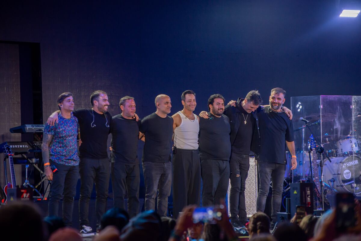 Luciano Pereyra y su sólida banda de acompañamiento, los reyes de esta primera noche de Jesús María 2025. (La Voz).