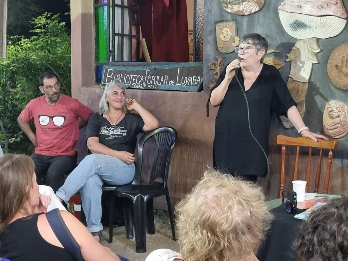 La biblioteca popular de Luyaba festejó y Andruetto fue la figura central invitada (La Voz)