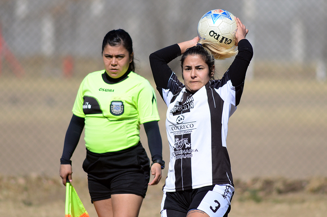 La vuelta del fútbol femenino en Córdoba. (José Gabriel Hernández)