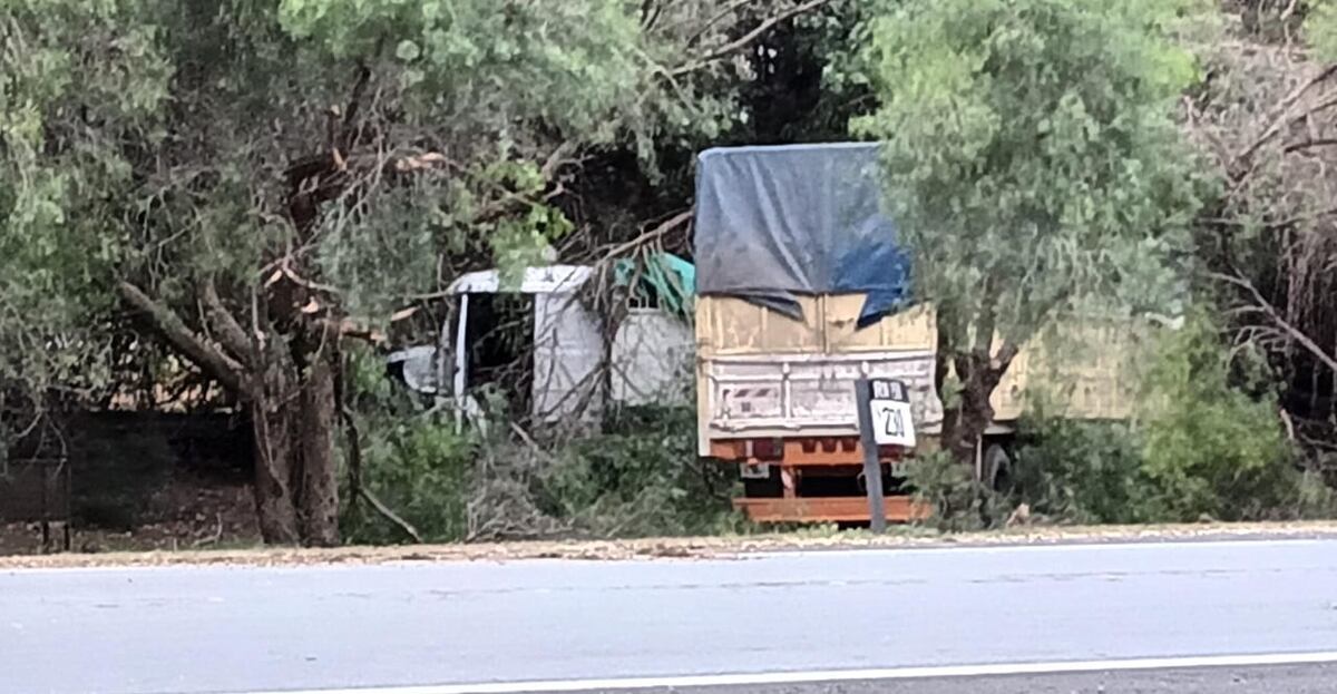Ruta 158. Así quedó el camión tras el siniestro.